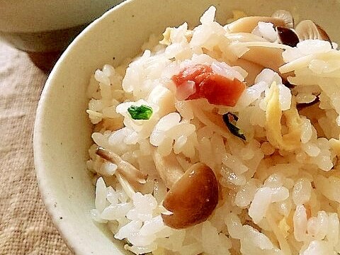 白だしで簡単♪きのこと梅干しの炊き込みご飯